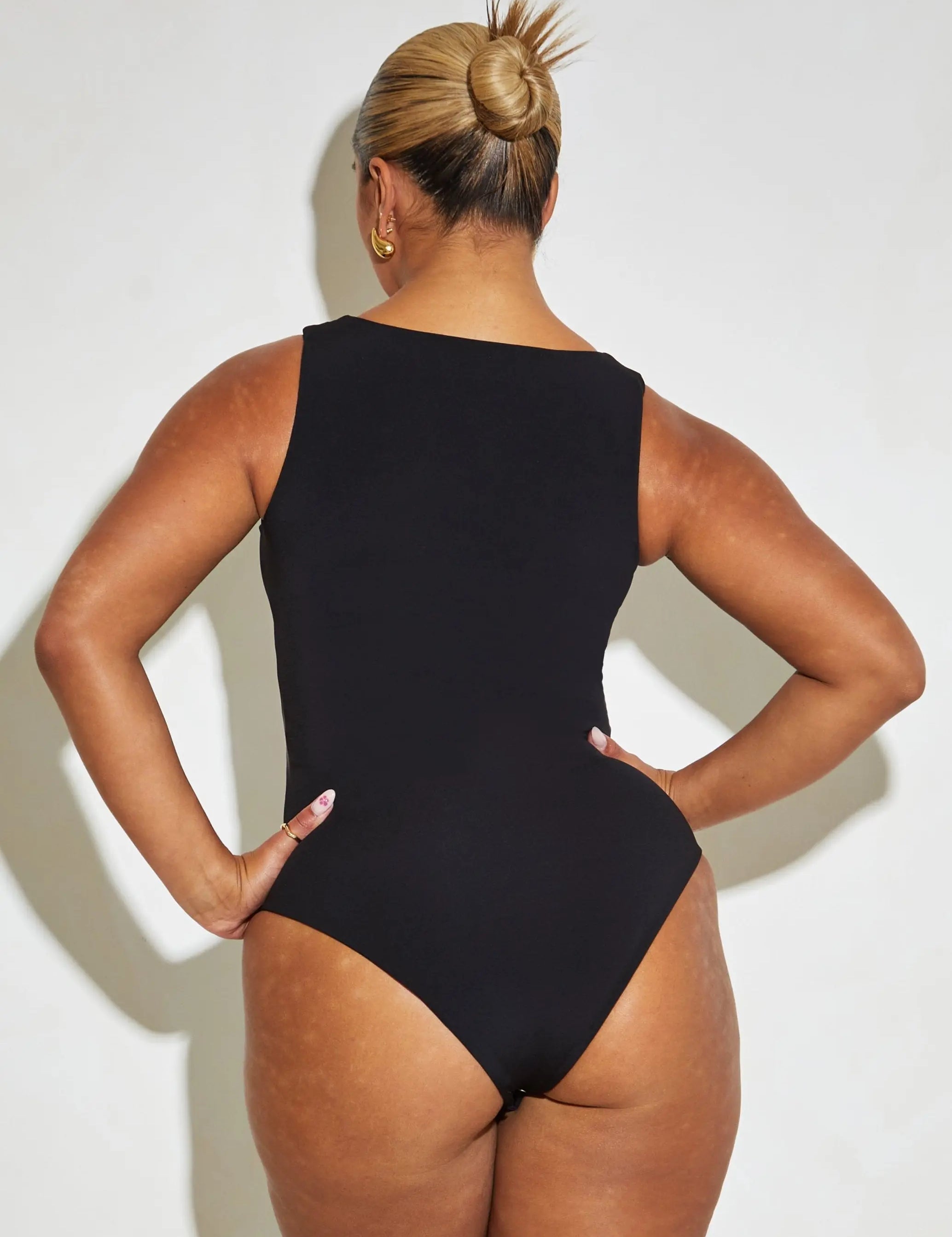 Scoop Neck Plunge Sleeveless 'Joy' Bodysuit - Black Elrstyle