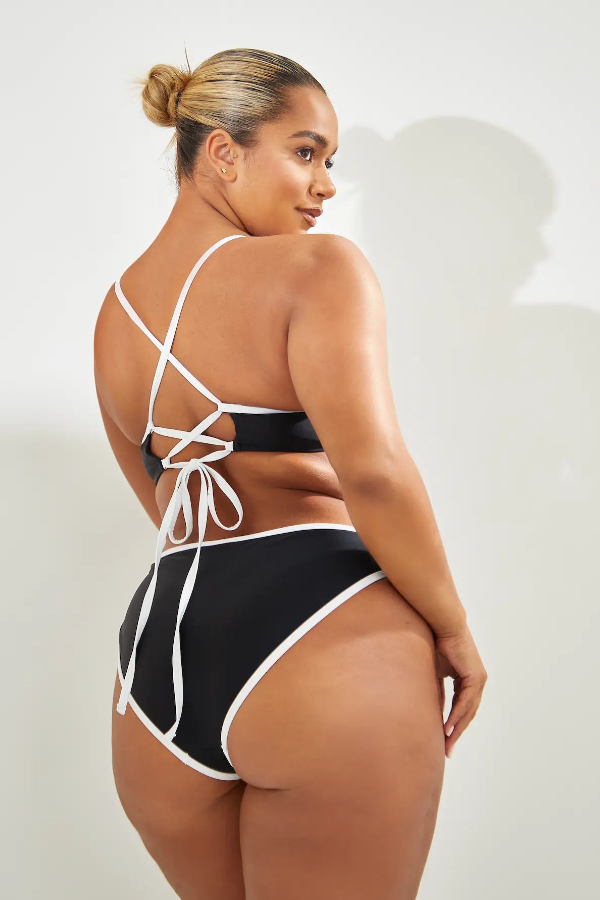 Contrast Trim Hipster/Low-Rise Full-Coverage Bikini Bottoms Elrstyle