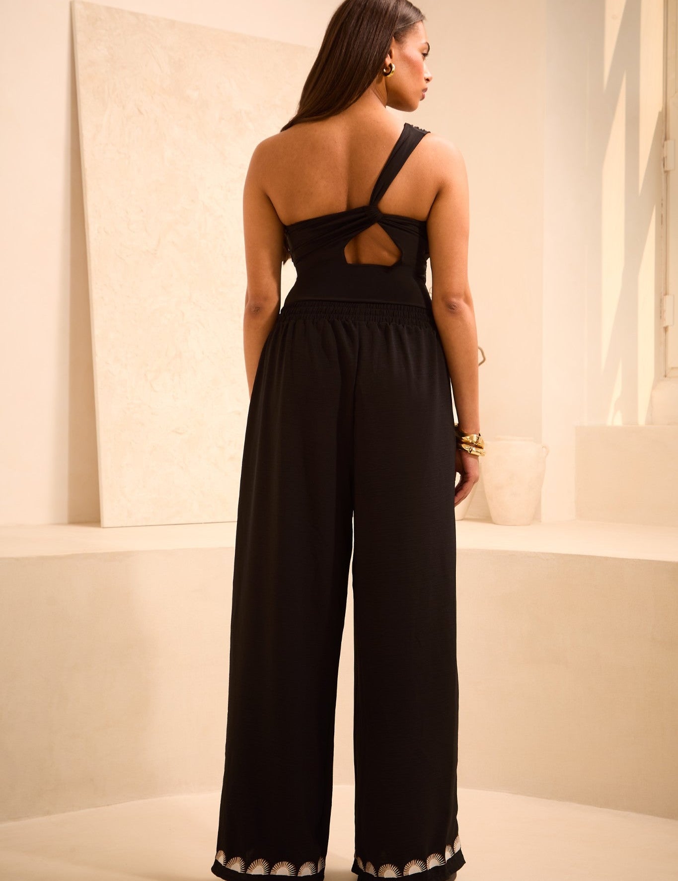 Effortless Style Meets Confidence: The RELR One-Shouldered Bodysuit