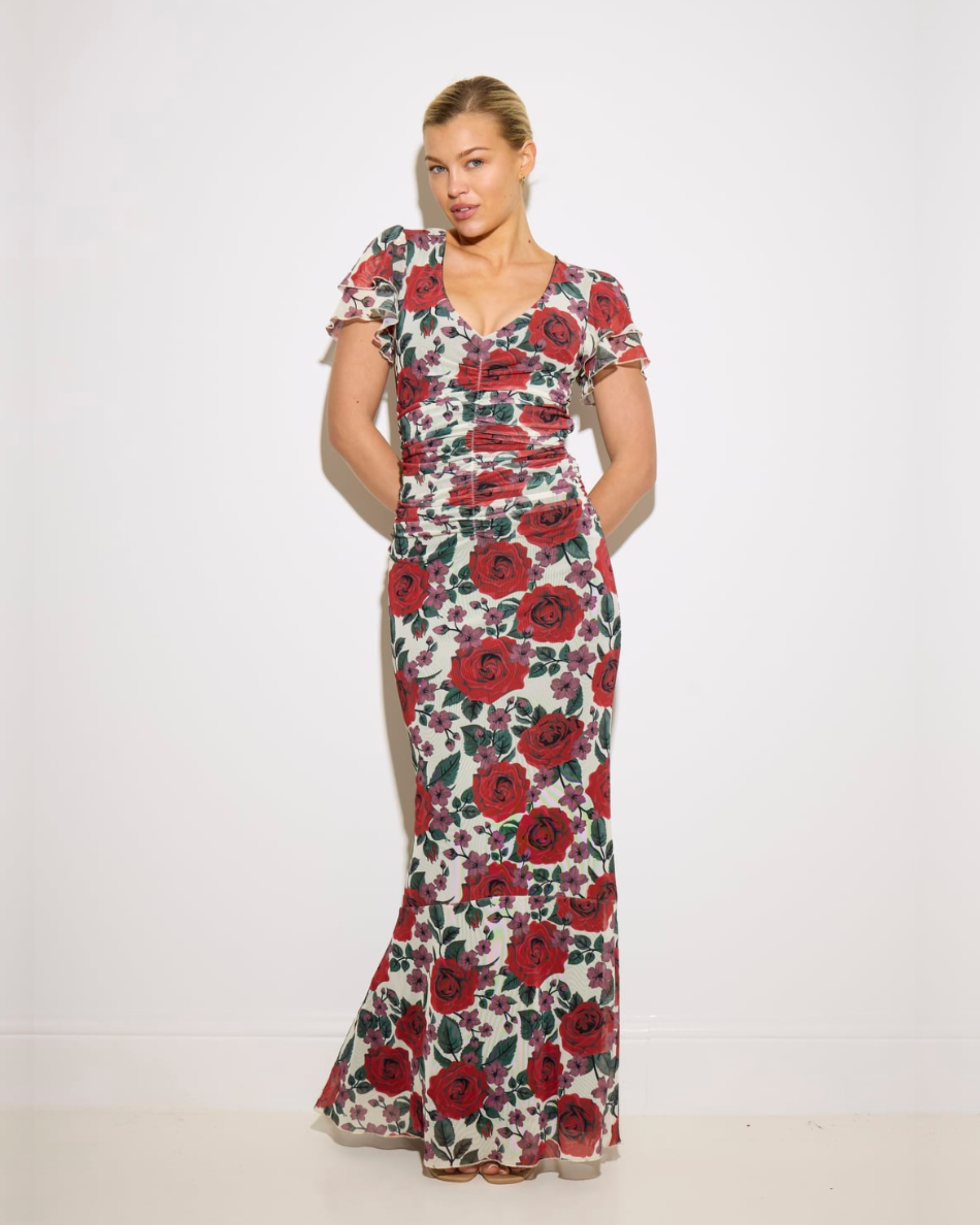 How to Style a Floral Maxi Dress from Day to Night (Effortless Outfit Ideas)