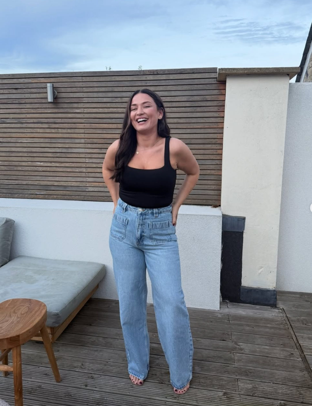 What to Wear When You Don’t Want to Tuck Your Top In (Flattering Outfit Ideas)