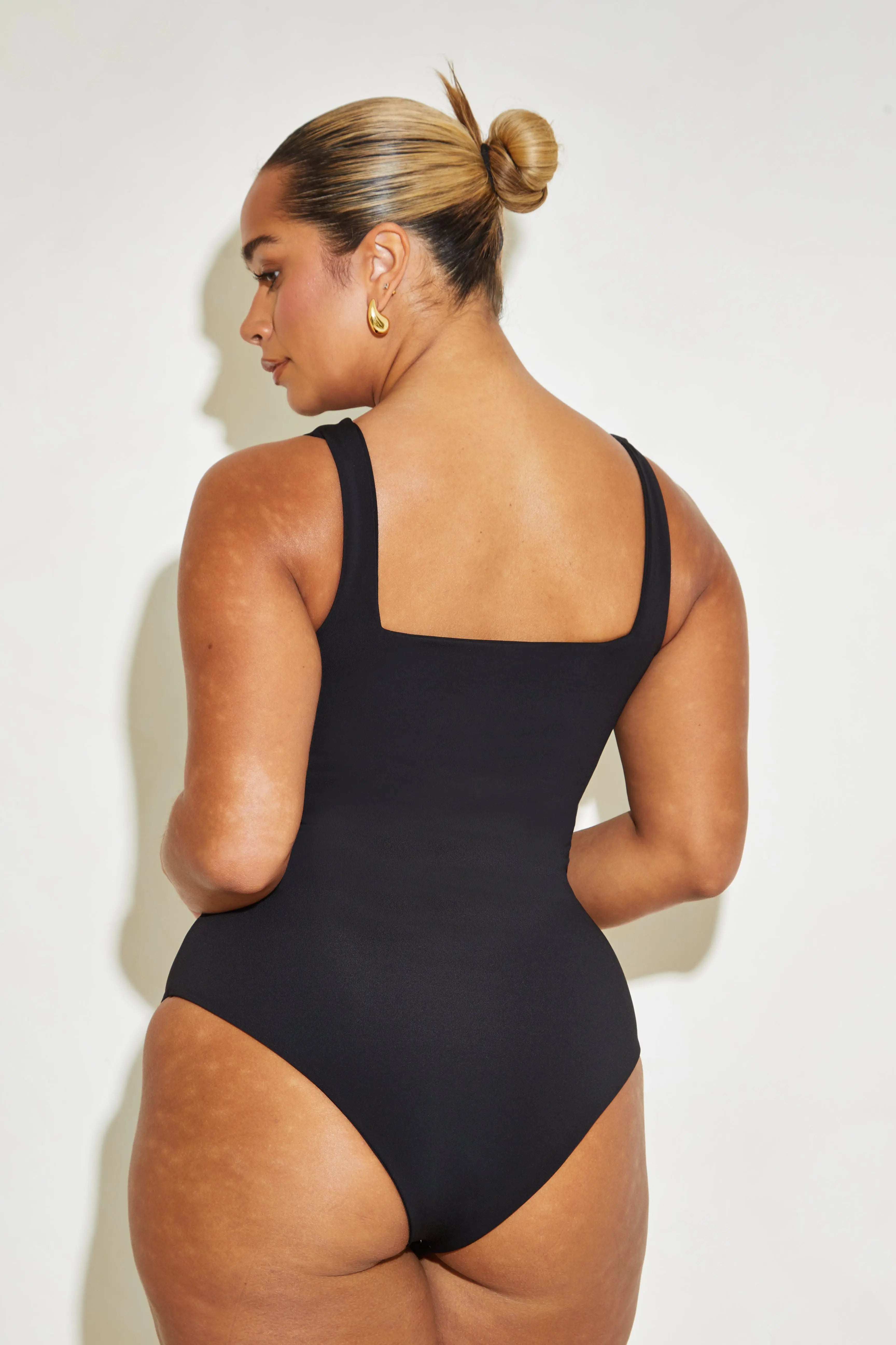 Square Neck Sleeveless 'Jade' Bodysuit - Black Elrstyle