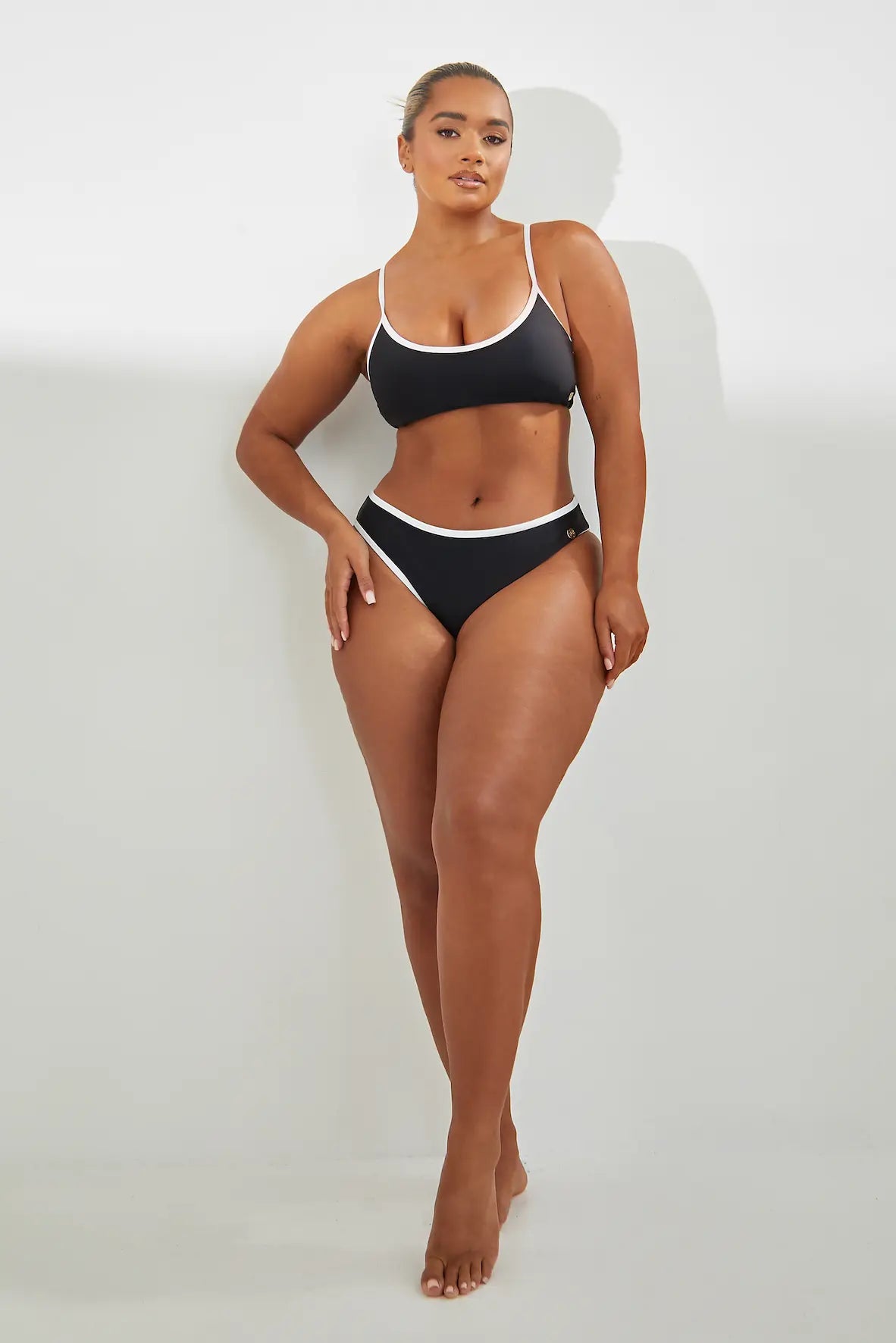 Contrast Trim Hipster/Low-Rise Full-Coverage Bikini Bottoms Elrstyle