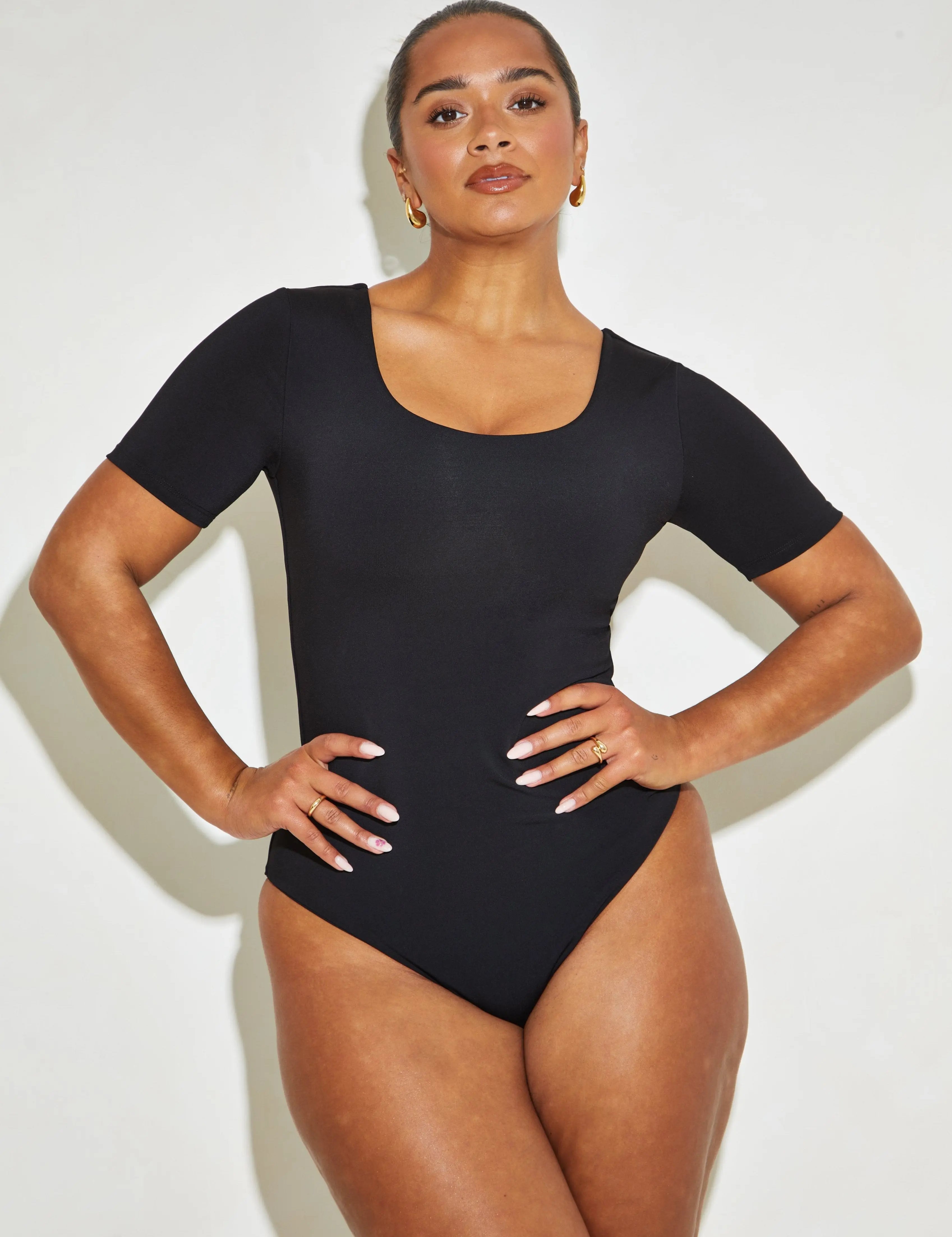 Scoop Neck Short Sleeve 'Megan' Bodysuit - Black Elrstyle