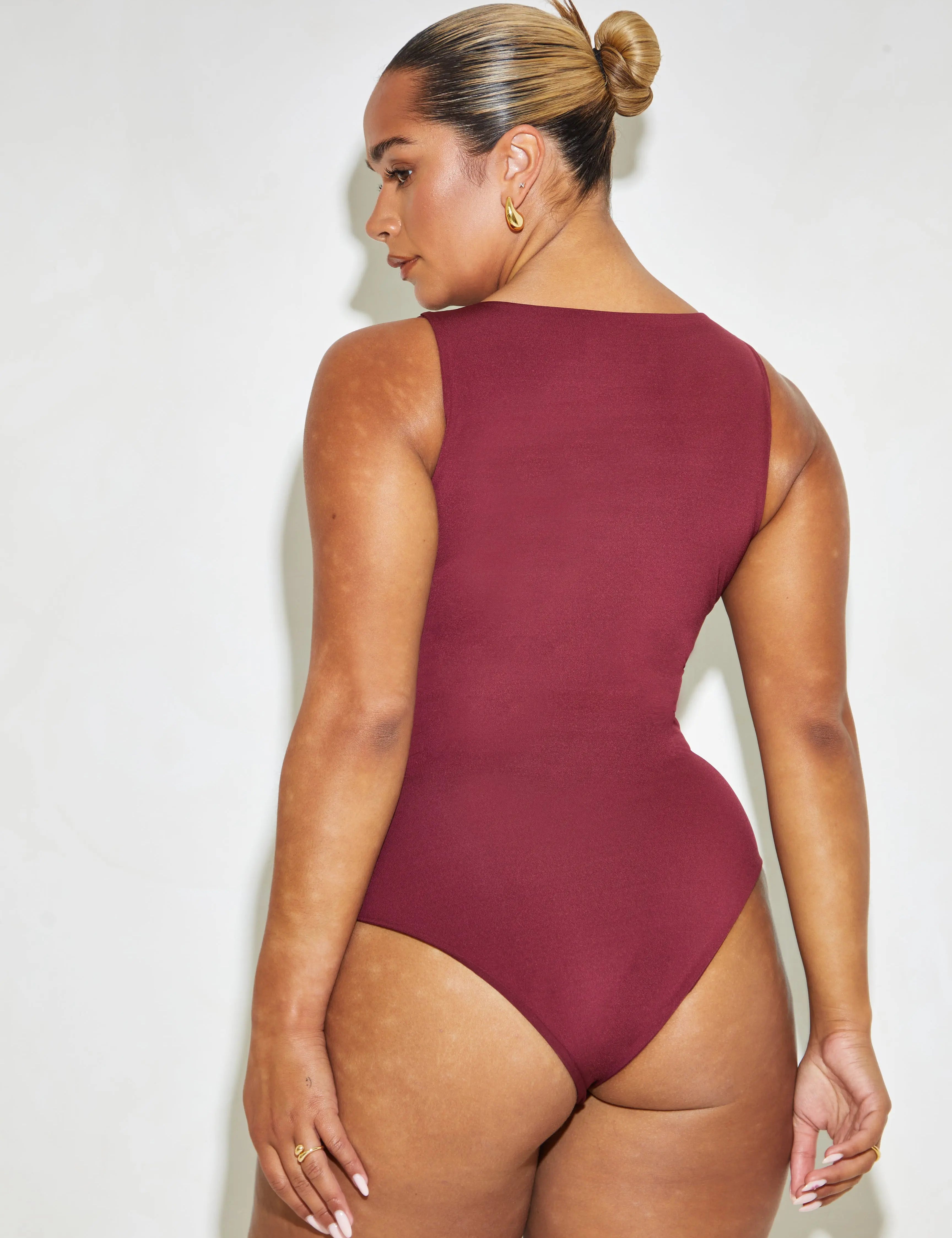 Scoop Neck Plunge Sleeveless 'Joy' Bodysuit - Zinfandel Elrstyle